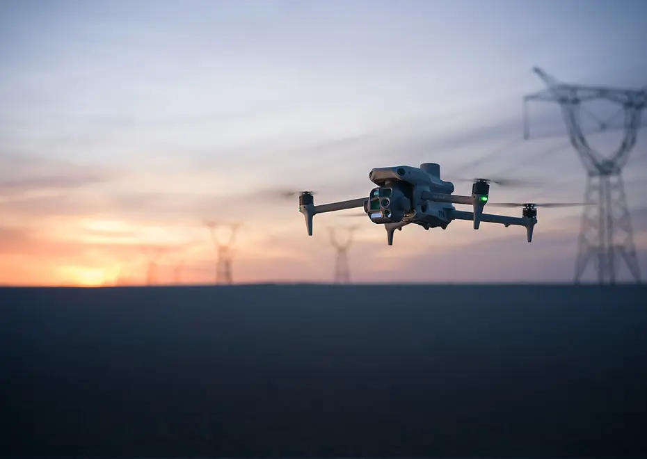 67ac515a4299704014684db2_Powerline_flying (1).webp