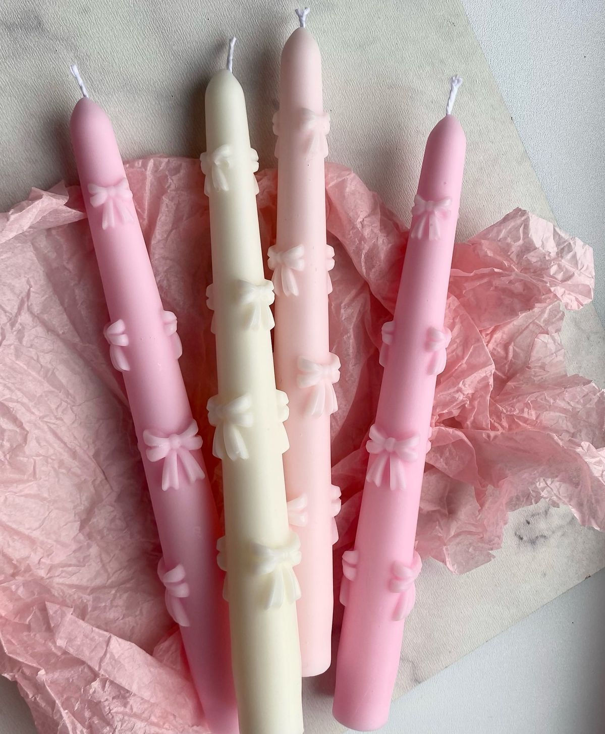 Kurdeleli Beyaz Ve Pembe  Renkleriyle Soya Wax Mum