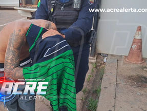 Jovem é preso e adolescente é apreendido com drogas durante ação policial em Rio Branco