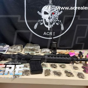 BOPE apreende mais de 1,2 kg de maconha, cocaína, munições e simulacro em casa abandonada no Mocinha Magalhães