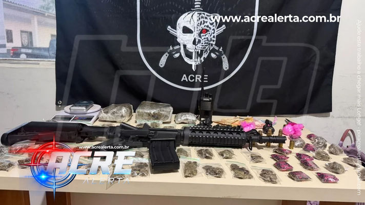 BOPE apreende mais de 1,2 kg de maconha, cocaína, munições e simulacro em casa abandonada no Mocinha Magalhães