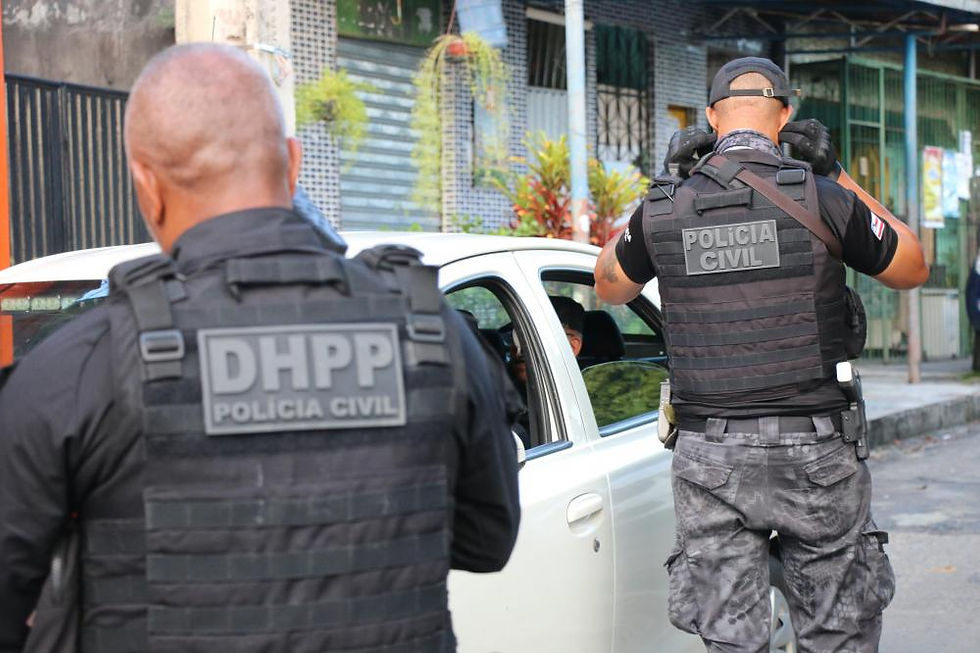 Operação policial no Taquari resulta na busca por suspeitos de assassinato e apreensão de armas e drogas
