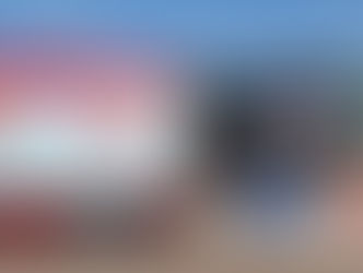 Motociclista e passageira colidem com caminhão e são arremessados em trator em rotatória da Amadeu Barbosa