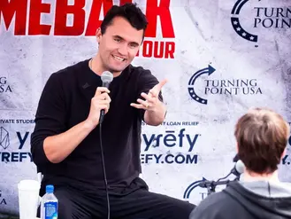 ATENTADO BRUTAL: Charlie Kirk, aliado de Trump, é baleado em universidade nos EUA; polícia apura ligação com esquerda radical; suspeito foi detido