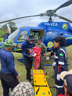Criança indígena sofre corte profundo com arma branca e é resgatada em estado grave por operação aeromédica no interior do Acre