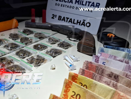 MONITORADO POR TORNOZELEIRA TENTA FUGIR DA FORÇA TÁTICA E É PRESO COM DROGAS, ARMA E DINHEIRO EM RIO BRANCO