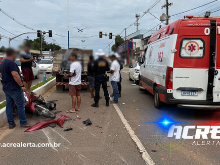 IMAGENS FORTES: Motociclista é atropelada por caminhonete após colisão violenta na Avenida Ceará