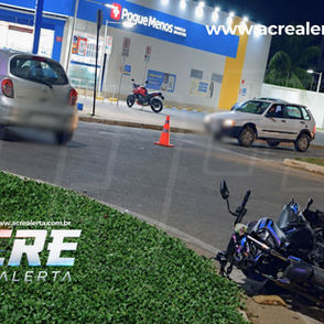 Colisão entre carro e motocicleta deixa duas pessoas feridas na Vila Ivonete, em Rio Branco