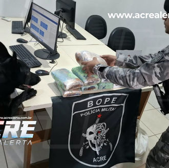 CÃO FAREJADOR DO BOPE ENCONTRA QUASE 8 KG DE SKUNK ESCONDIDOS EM SACOS DE FARINHA COM DESTINO A GOIÂNIA EM RIO BRANCO