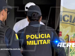 Mulher é esfaqueada pelo ex-companheiro e suspeito se entrega à polícia em Sena Madureira