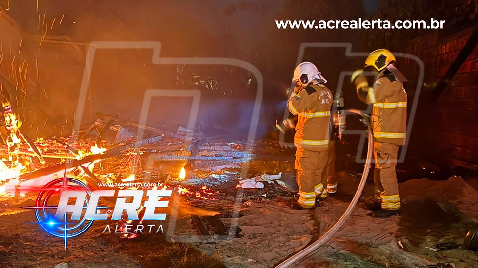 Casa é destruída por incêndio e mobiliza Corpo de Bombeiros no bairro Vitória, em Rio Branco