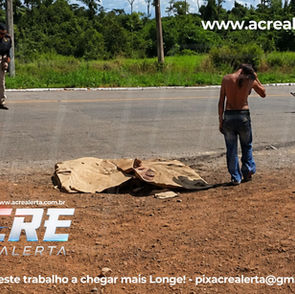 Mulher morre após motocicleta colidir com caminhão boiadeiro na BR-364, em Rio Branco