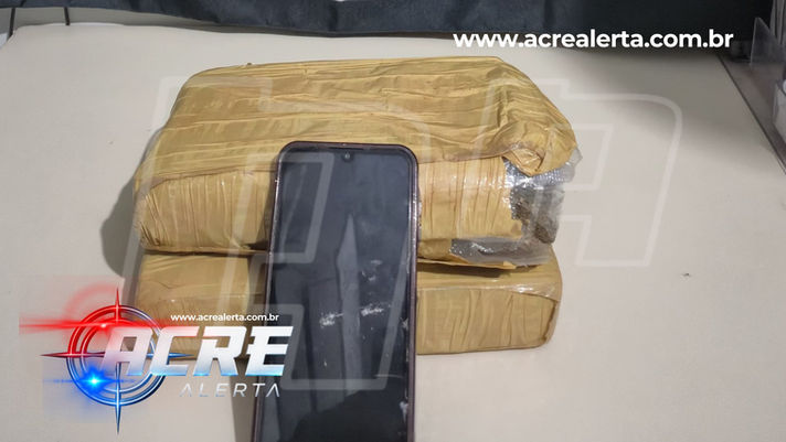 BOPE apreende cerca de 2 quilos de maconha após suspeito fugir e pular em igarapé na Baixa da Colina