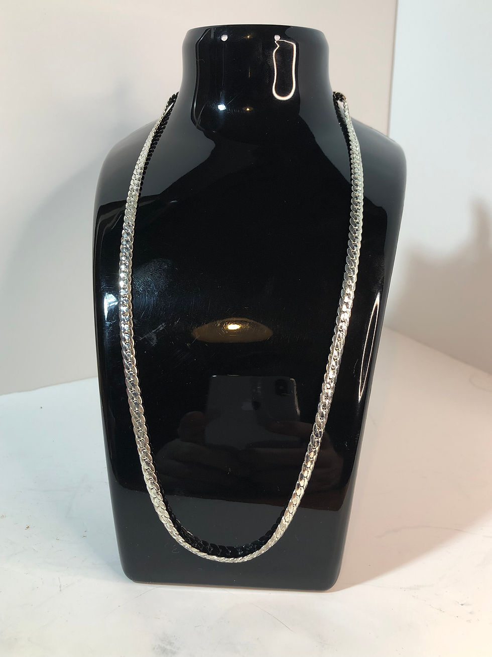 Collana con bellissima maglia argentata di alta qualità