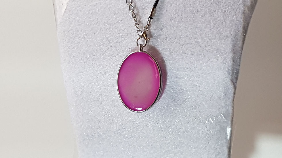 Miniatura: Bijoux a forma ovale. Diventa fosforescente di notte, fatto a mano