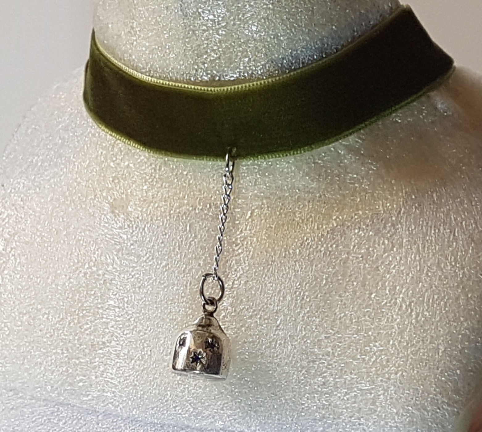 Girocollo in velluto con pendaglio, Ottima finitura