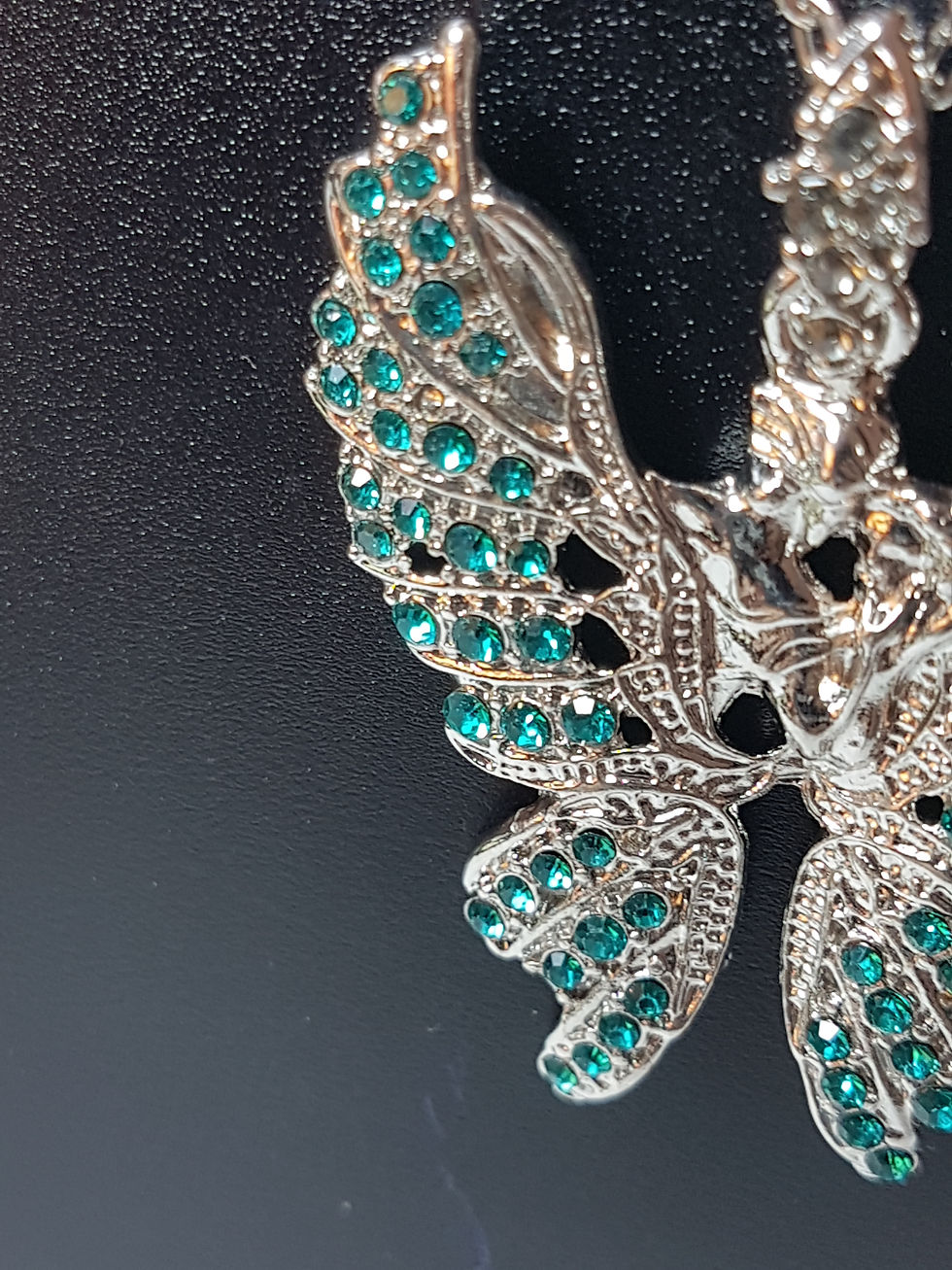 Miniatura: Collana bellissima a farfalla con centinaia di zirconi, montatura HQ