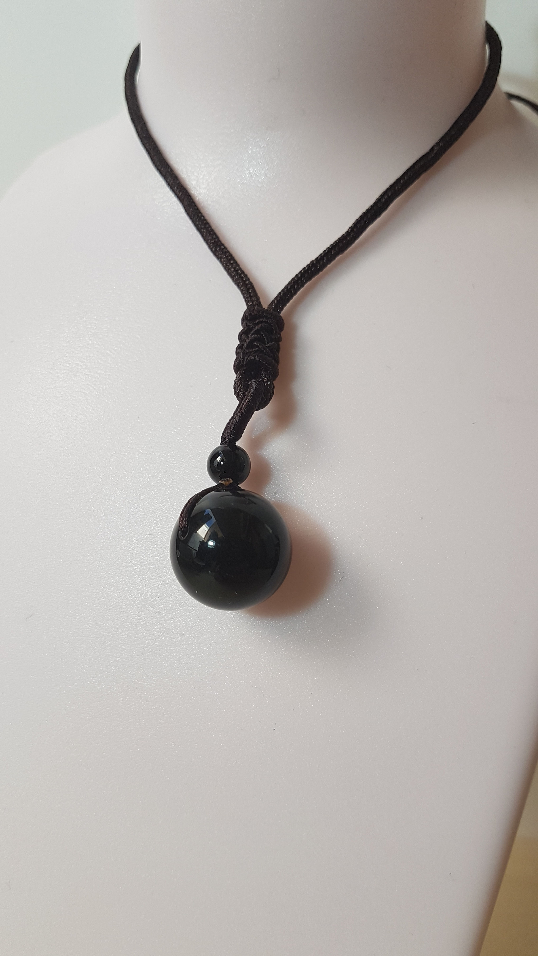 Collana di pietra nera originale indiana, di ottima fattura