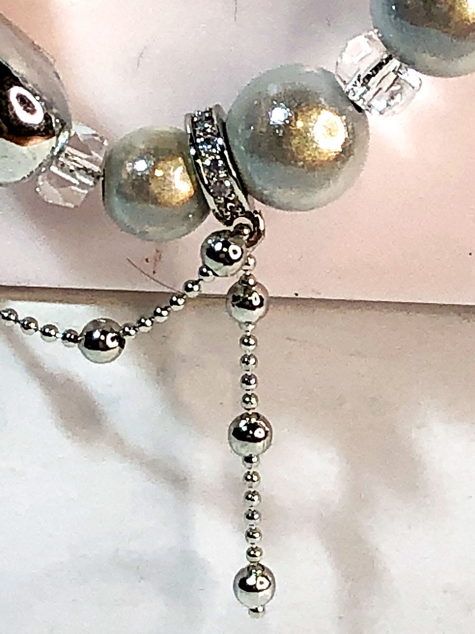 Miniatura: Collana con perle fatte a mano e si illuminano, con accessori vari