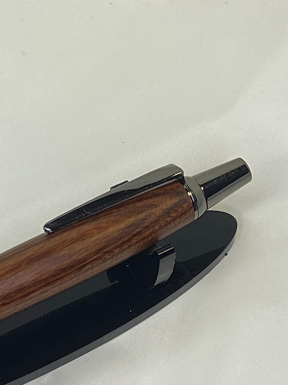 Miniatura: Penna a sfera fatta a mano in metallo e legno di ulivo di alta qualità.