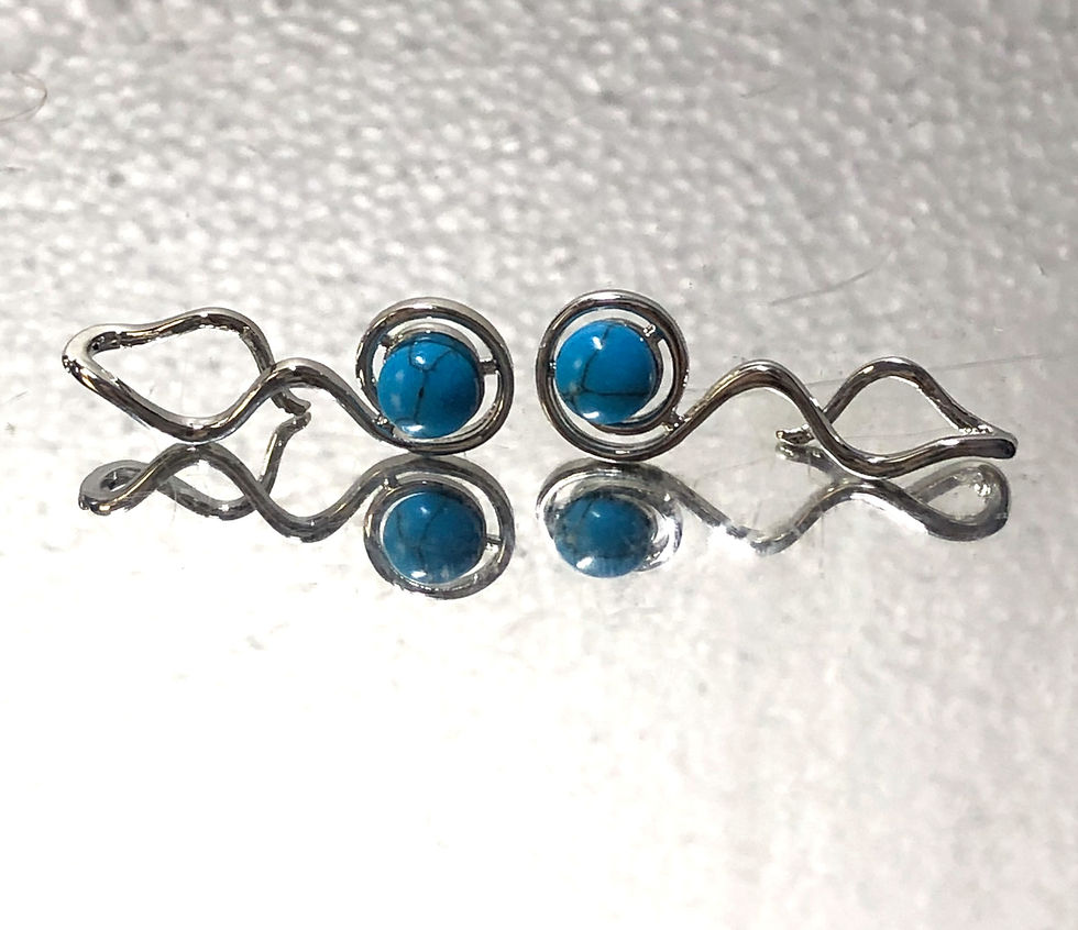 Miniatura: Orecchini pendenti di alta finitura con pietra "cabochon"