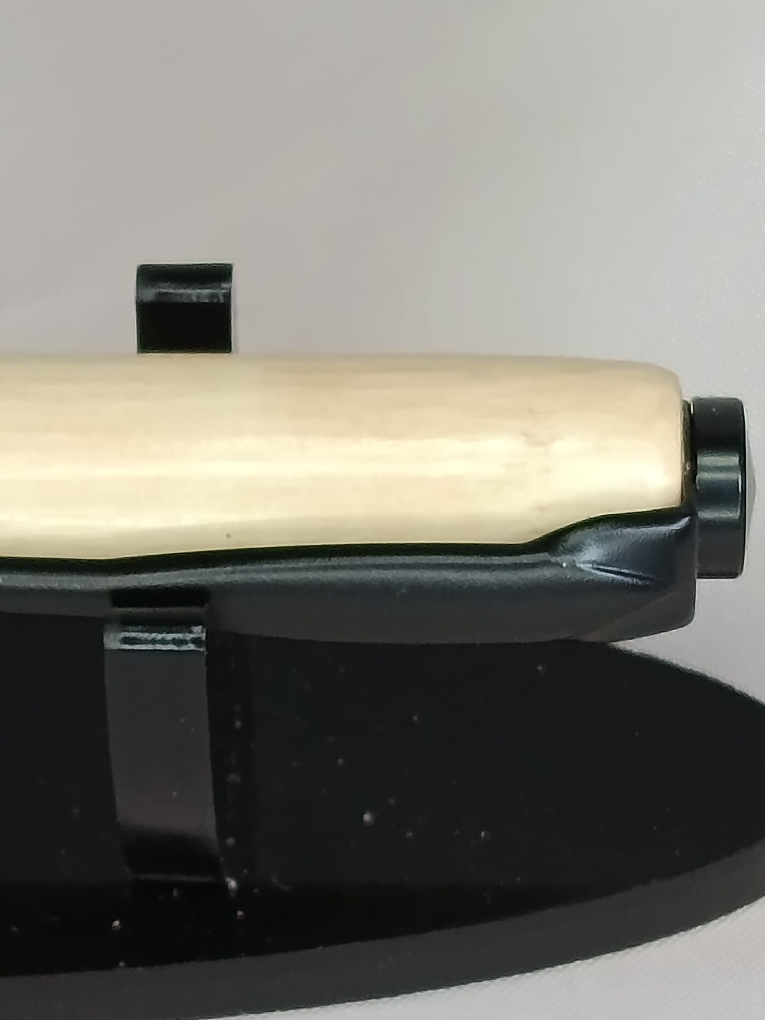 Penna a sfera fatta a mano con legno ulivo giovanissimo E.A.