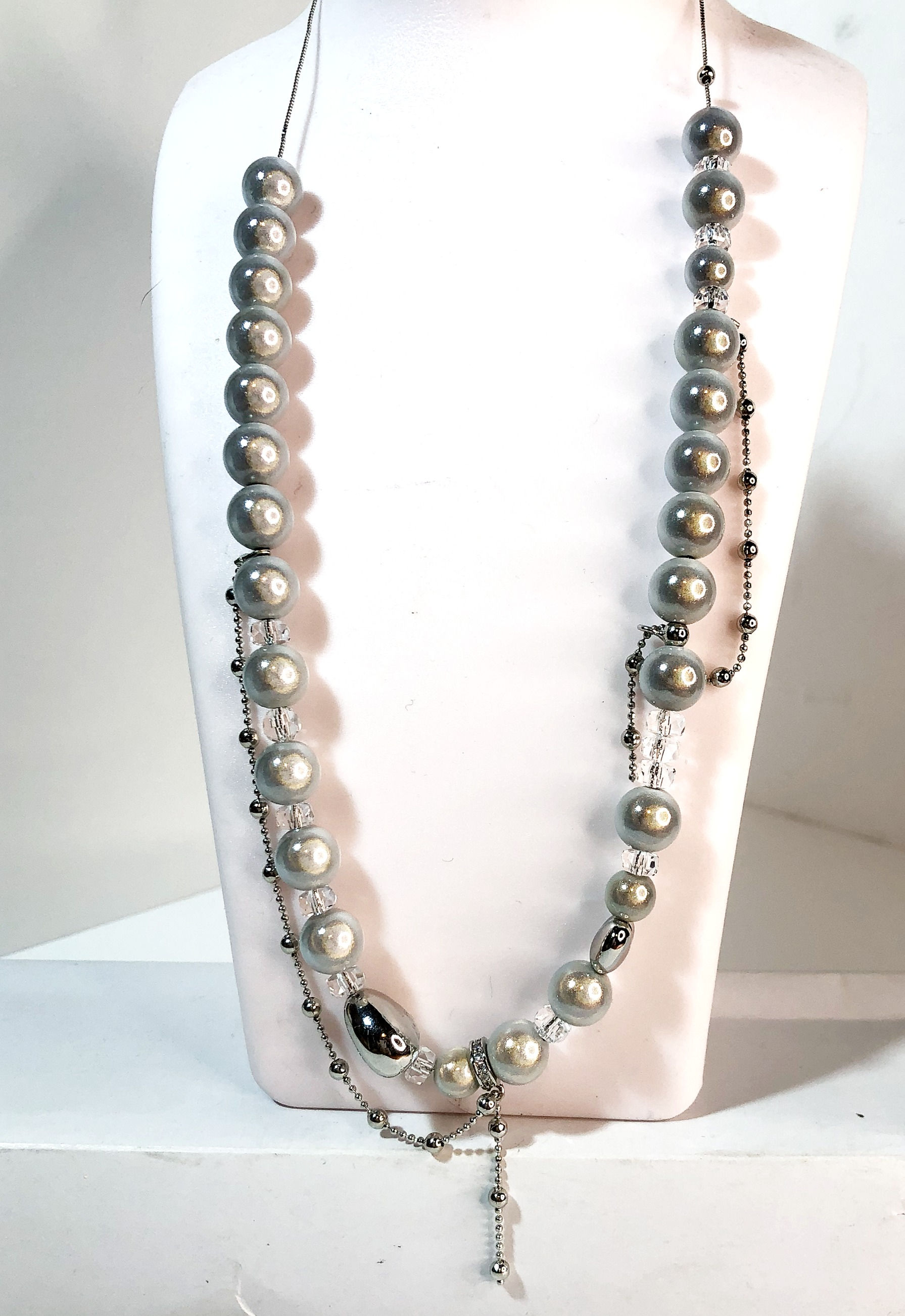 Collana con perle fatte a mano e si illuminano, con accessori vari