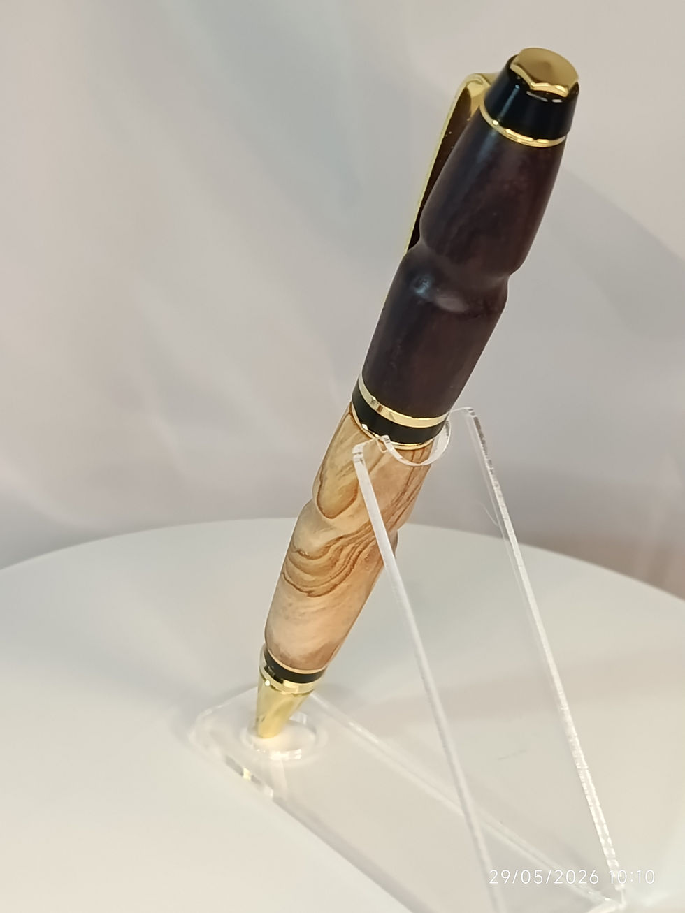 Miniatura: Penna fatta a mano con legno di quercia ed intarsi bianchi