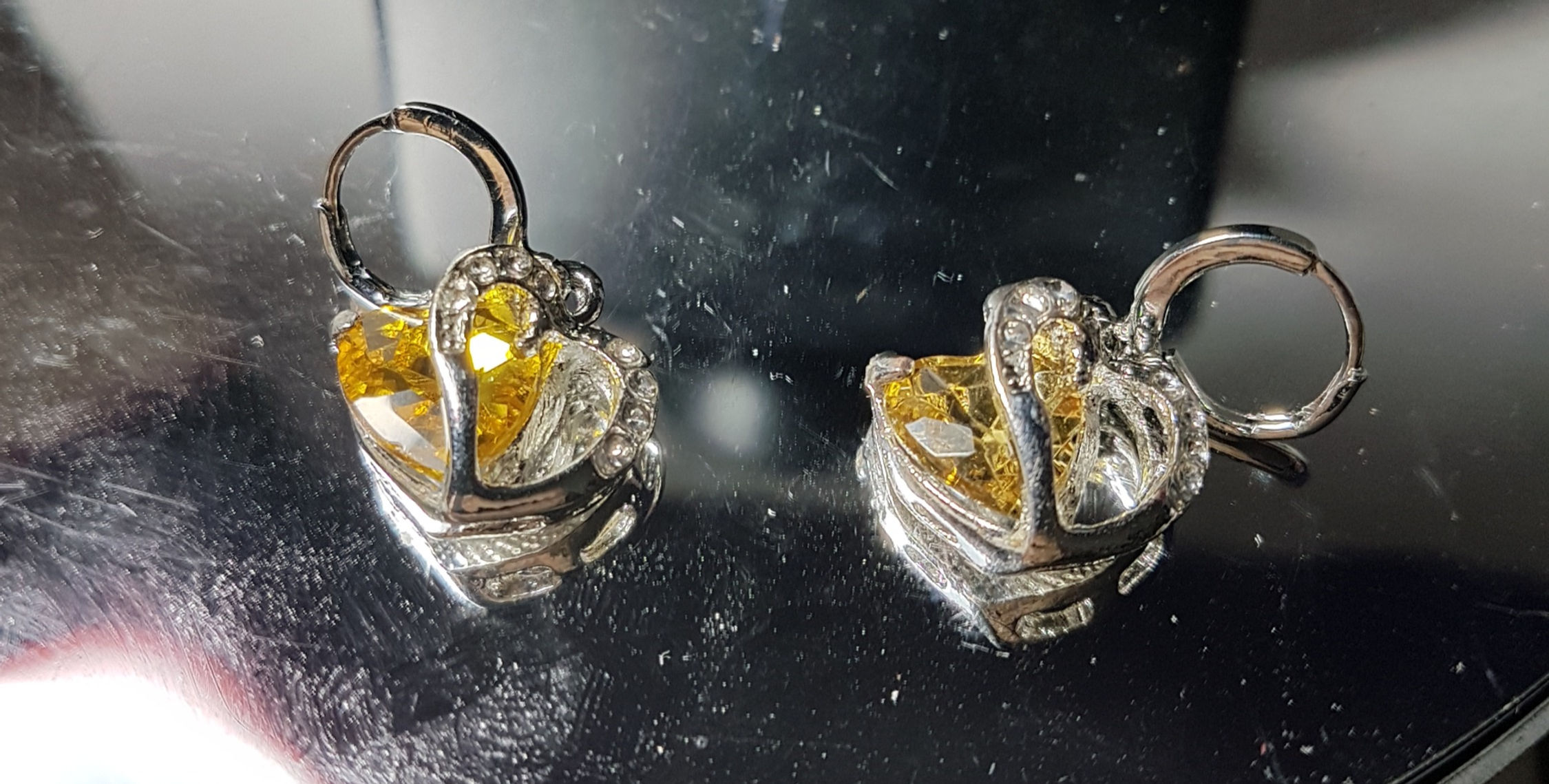 Orecchini pendenti ALTA QUALITA', con zirconi di ottimo taglio