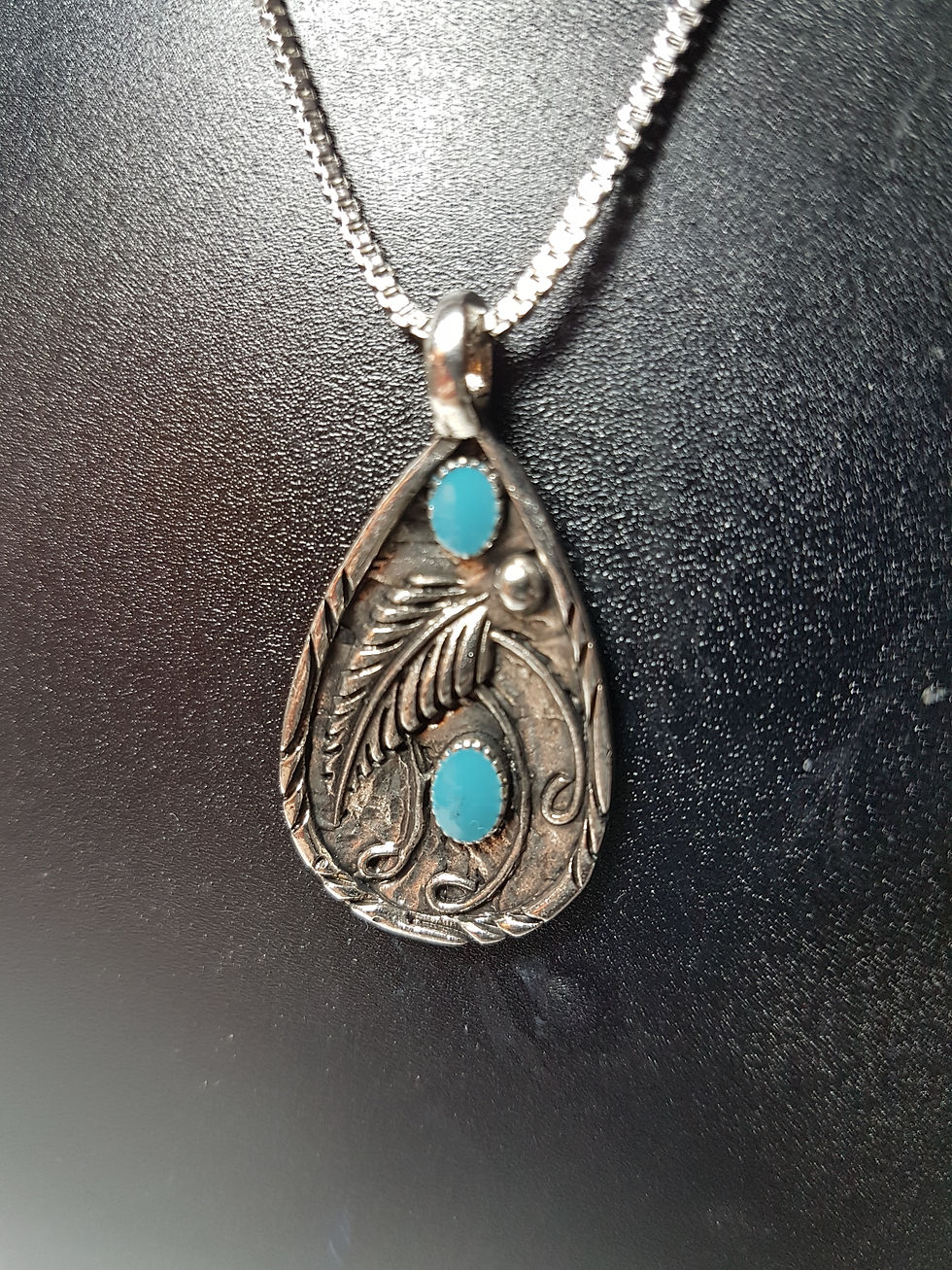 Miniatura: Collana con bellissimo pendente finemente lavorato