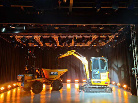 JCB presenta nuevas miniexcavadoras y dumpers
