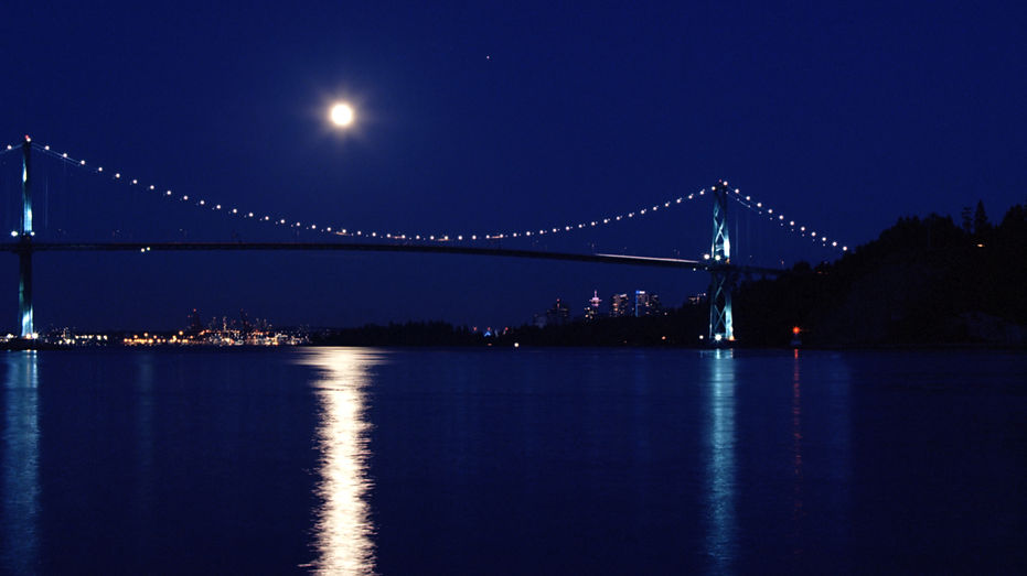Full Moon with Jupiter rising over the Lion's Gate Bridge in Vancouver Canada