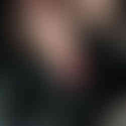 Eddie Vedder le genoux levé qui hurle ses tripes