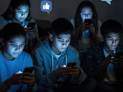 La prótesis que vibra en el bolsillo: mundo móvil, estrés digital y la fatiga de estar siempre disponibles
