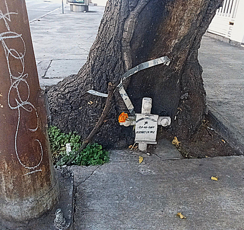 Memoriales vernáculos de la muerte: cruces viales y materialidades del duelo urbano 