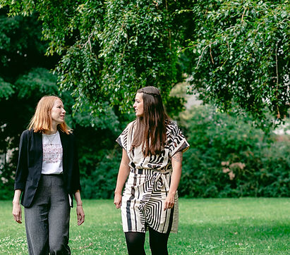 Zwei Frauen beim Walk and Talk