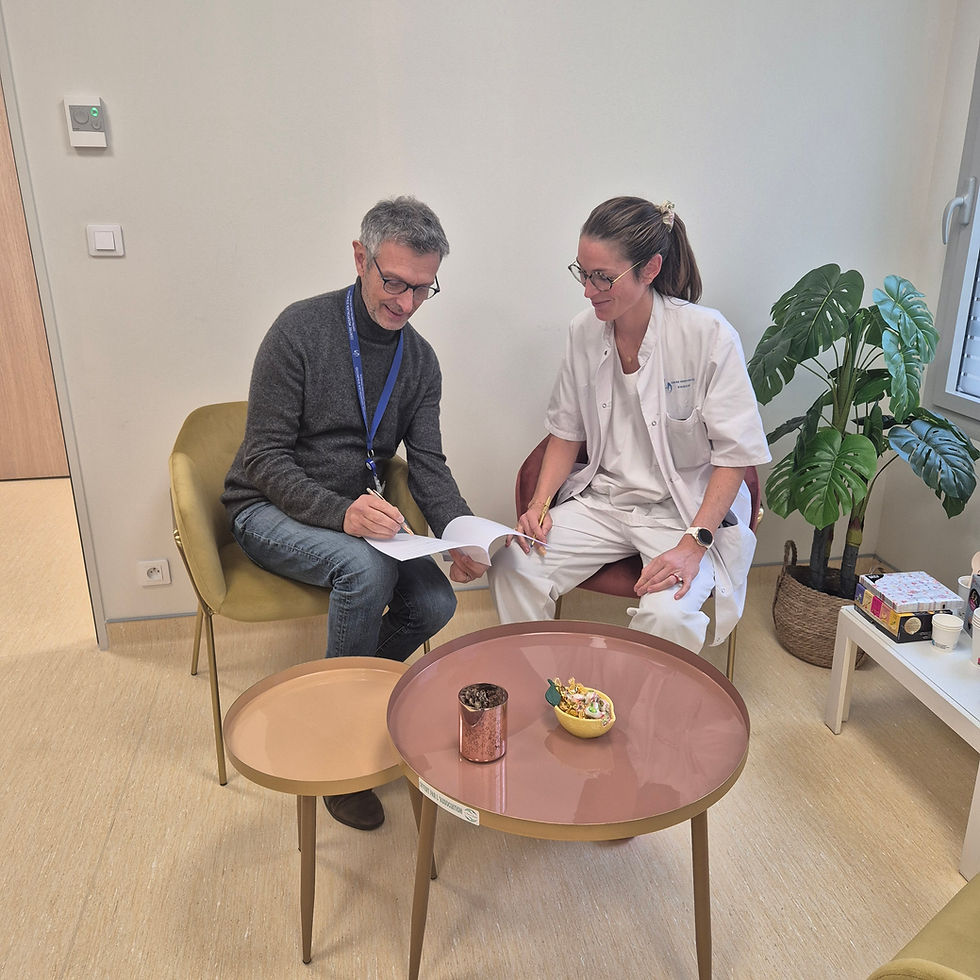 Notre président et leur présidente lors de la signature