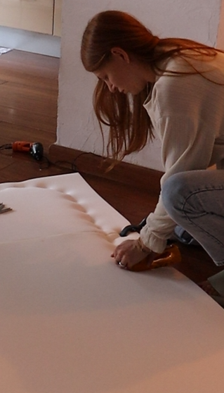 DIY tête de lit façon hôtel agrafage de la mousse