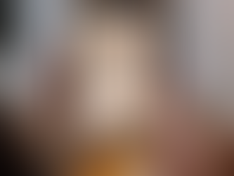 Pohot iphone avec chiffre 5 et un décoration épuré en arrière plan