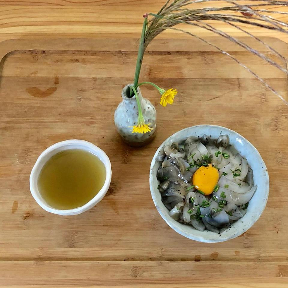 自家製ランチ アオリイカの沖漬け丼