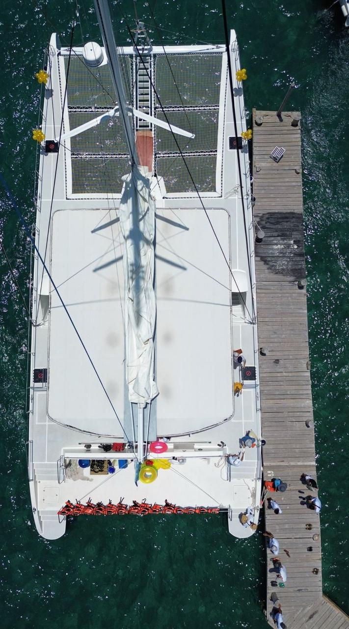 Private Catamaran 5HRS - 100" Catamaran with Open Bar -Deposit Only