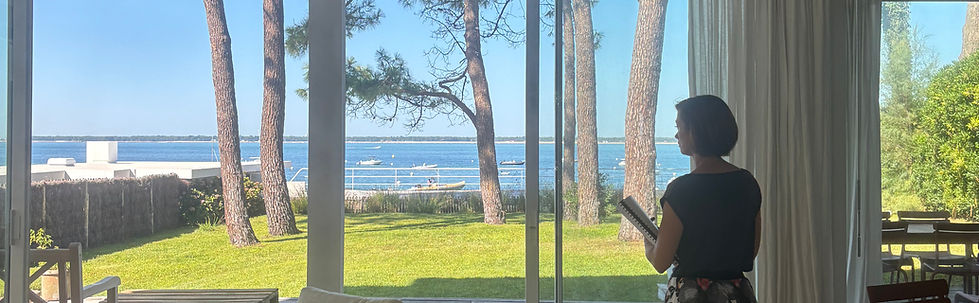 Elodie Langevin lors d'une prestation clé en mains de décoration intérieure pour une villa en première ligne au Pyla, Bassin d'Arcachon