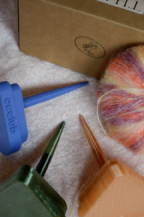 Tabletop Heart Yarn Holder