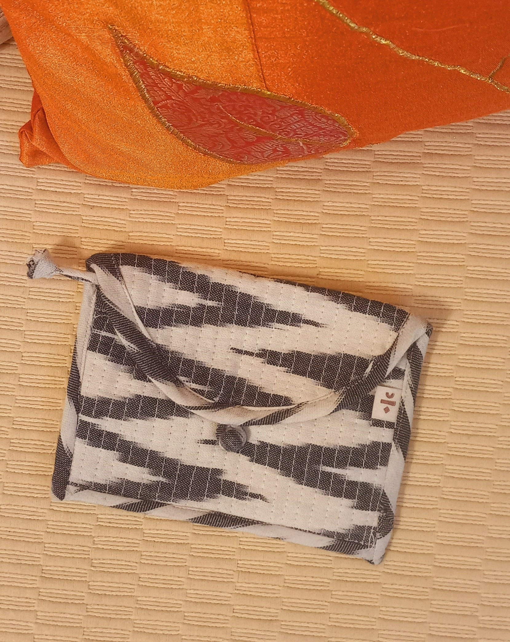 White & Black Compact Trendy Wallet