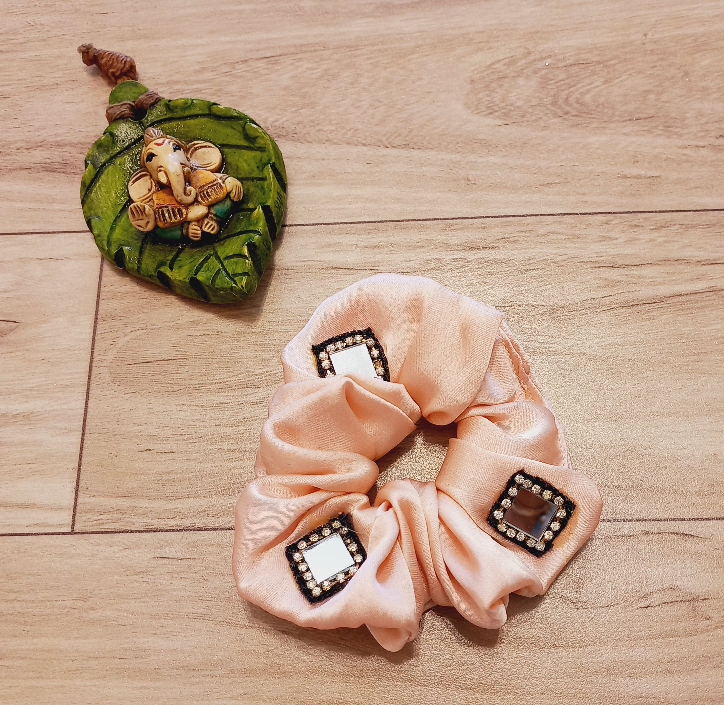 Clinkwagon Peach Cluster Hair Band