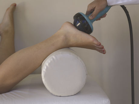 Desvendando a Dor no Pé: Fascite Plantar e Como Aliviar com Ondas de Choque