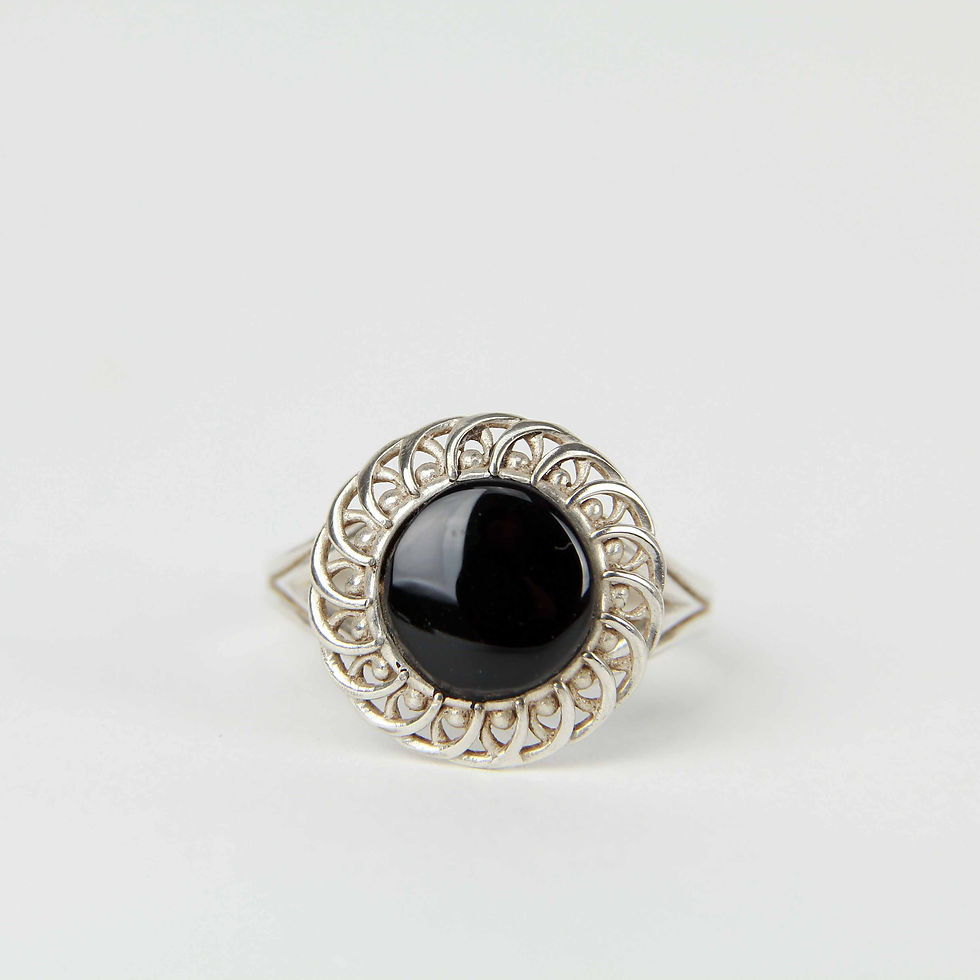 Whitby Jet stunning Frill Ring