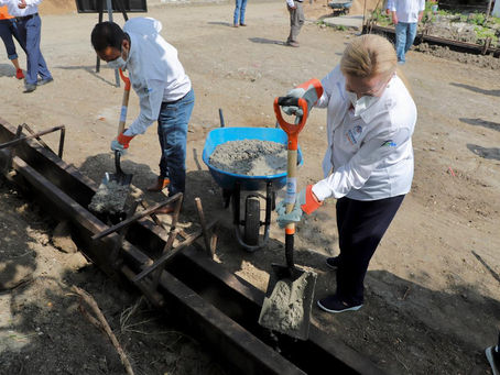 Arranca Alma Laura Amparán construcción de guarniciones y banquetas