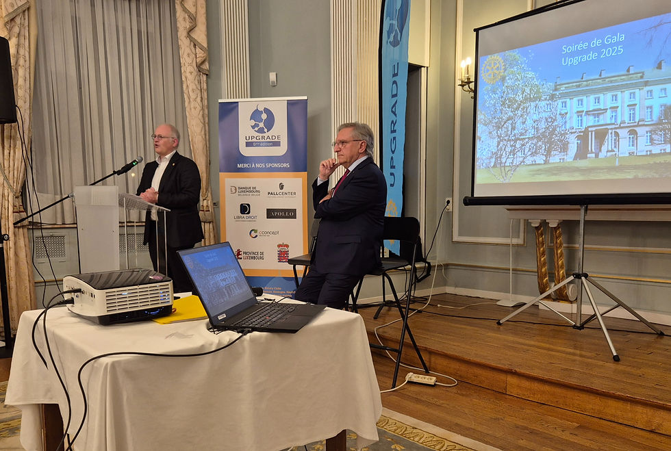 Monsieur le Gouverneur, Olivier SCHMITZ ainsi que Thierry DELPERDANGE qui présentait la soirée.