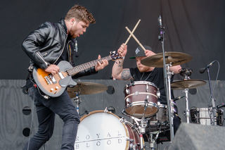 Banda Royal Blood lança novo clipe com muita ação e trechos em animação
